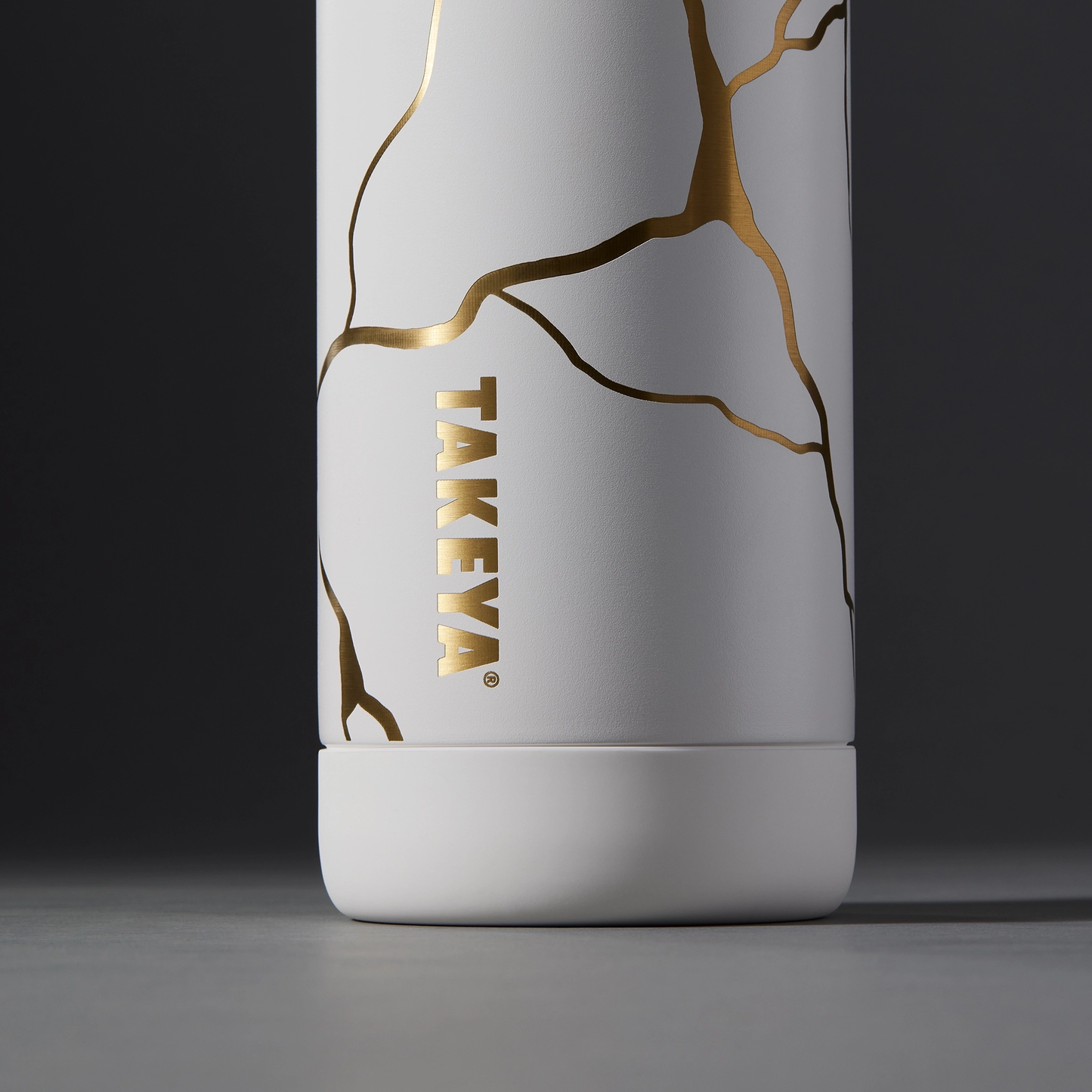 kintsugi-water-bottle-with-straw-lid-k0 51389-TK_HO25_Kintsugi_Takeya9236_Crop.png