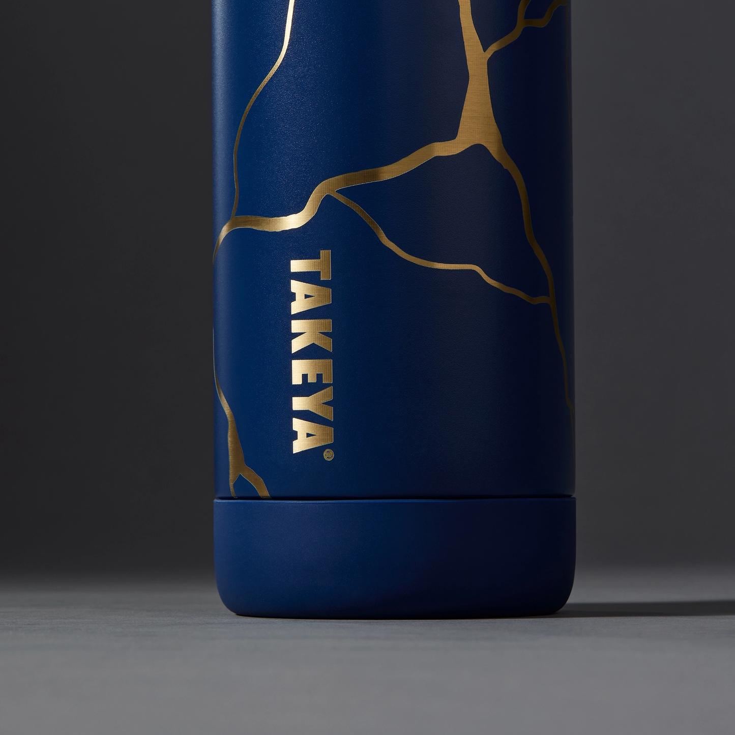 kintsugi-water-bottle-with-spout-lid-t9 51390-TK_HO25_Kintsugi_Takeya9241_Crop.png